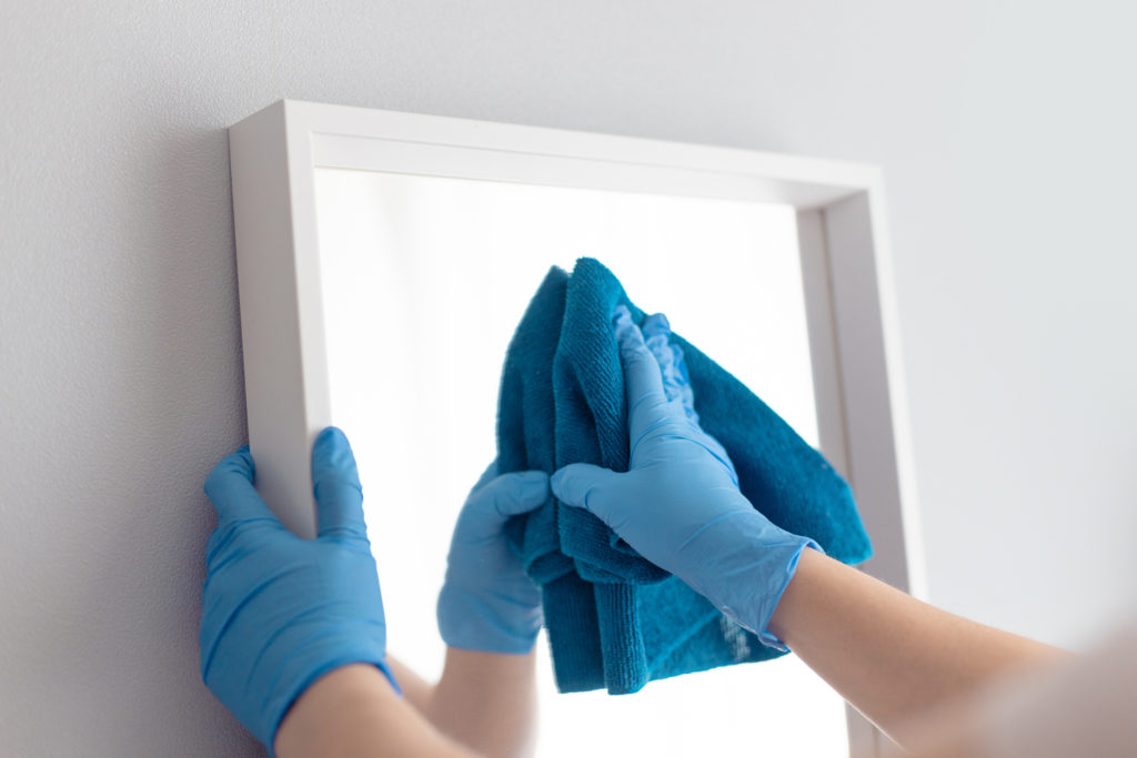 mirror cleaning